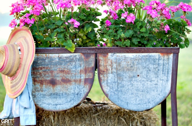 Flea Market Find for the Garden. Vintage Wash Tub is perfect for spring flowers.