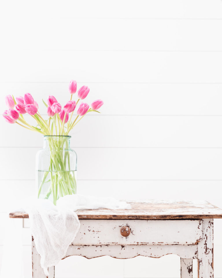 French Canning Jar & Pink Tulips | Wallpaper You'll Love This Month